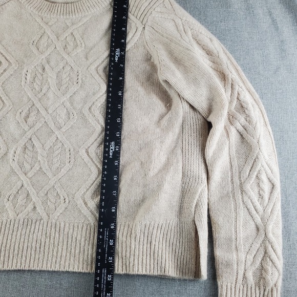 Aqua Cashmere Sweater Womens Medium Beige Crewneck Pullover Cable Knit Fisherman - Picture 11 of 16